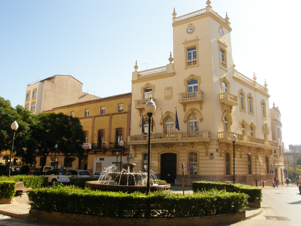 Imagen de la fachada del ayuntamiento de la Vall d'Uixó
