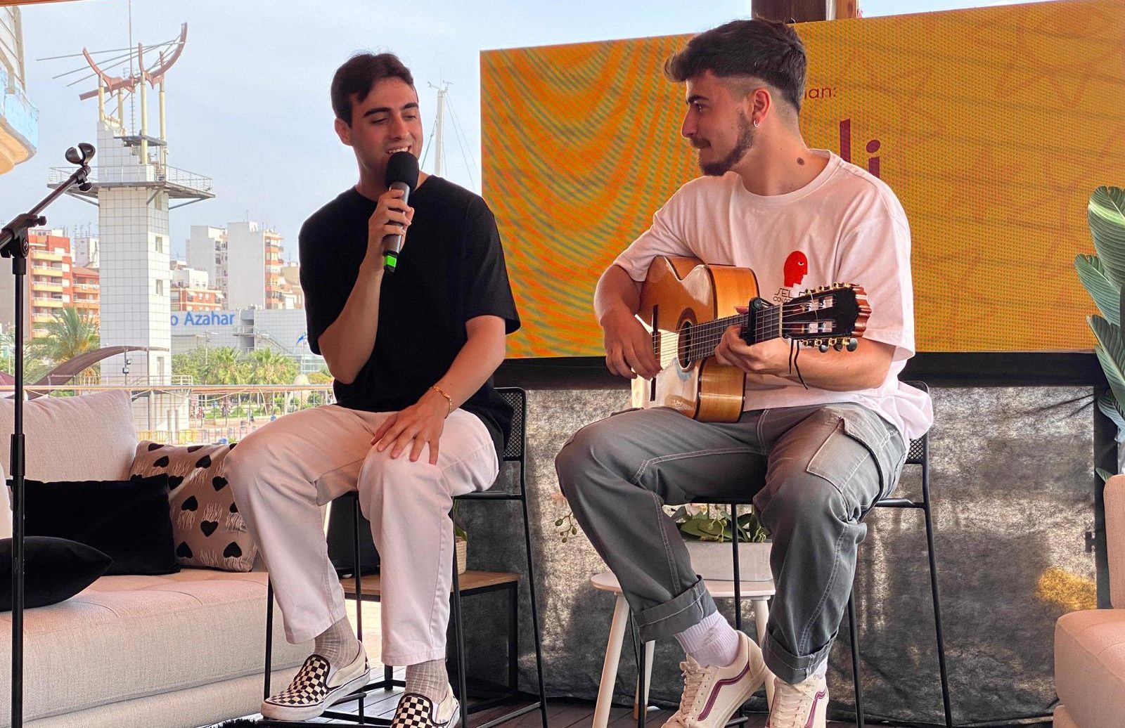 Dani Hernán y Miguel Hernández en la presentación del Som Festival.