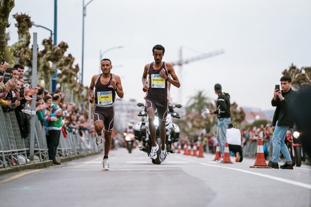 Kejelcha roza el récord de 10K
