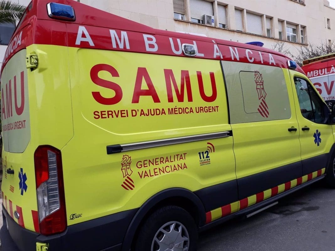 13/02/2023 Imagen de archivo de una ambulancia del SAMU en Alicante. POLITICA