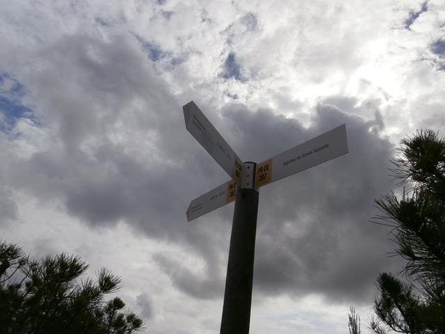 imagen de una Señalización que indica Agulles de Santa Àgueda