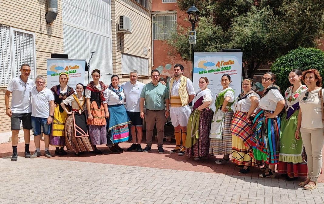 A l'estiu tot lo món viu