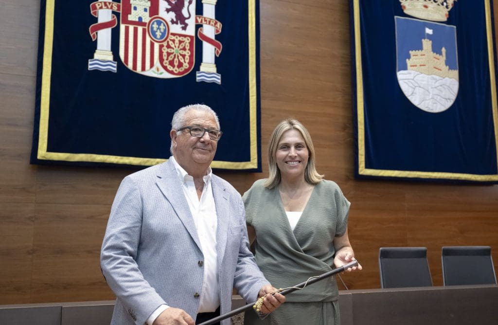 Marta Barrachina, presidenta del PP de Castellón, ha respaldado al nuevo primer edil en el acto de asunción de la Alcaldía.