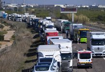 Cortada la AP-7 entre Peñíscola y Torreblanca por el vuelco de dos camiones