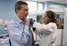 Sanidad extiende la vacunación contra la gripe y la COVID-19 a toda la población tras inmunizar a los grupos de riesgo