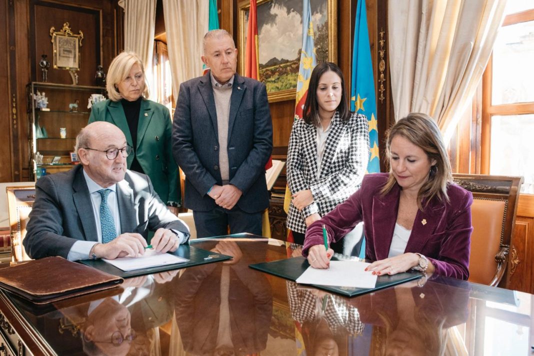 Begoña Carrasco avanza en su compromiso con la ciudadanía firmando la adquisición de dos nuevas viviendas sociales