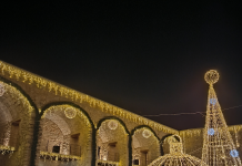 Peñíscola ilumina el cielo para encender su alumbrado navideño