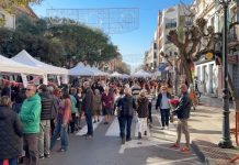 Benicàssim celebra 35 años de solidaridad con el Mercado Navideño del Grup Viure