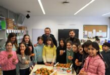 Vila-real reparte más de 2.500 kilos de fruta de proximidad en colegios con la campaña ‘Taronges del meu poble a l’escola’