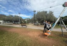 Benicàssim instala una tirolina de 20 metros a petición de los niños y niñas benicenses