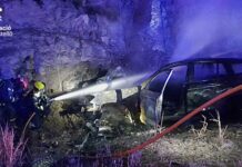 Un herido tras un accidente en la AP-7 en Benicàssim: el coche arde tras salirse de la vía
