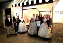 Burriana premia a los comercios ganadores del concurso de decoración fallera de escaparates