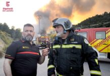 Controlado el incendio de Reciplasa mientras los bomberos trabajan en el otro fuego en Onda