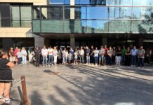 Almassora guarda un minuto de silencio por el joven fallecido en el mar