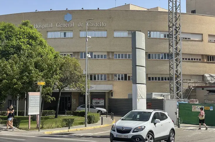 Vista parcial de la fachada del Hospital General de Castellón. accidente benicassim