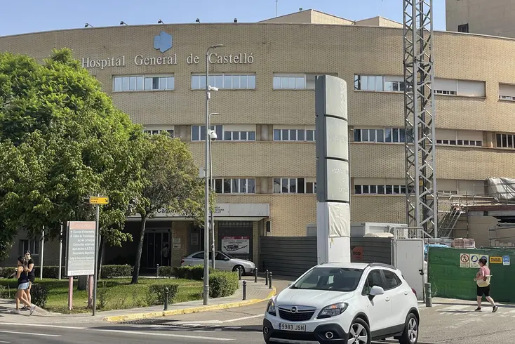 Vista parcial de la fachada del Hospital General de Castellón