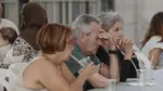 Voluntarios atienden a evacuados en el pabellón municipal de Nules tras un incendio forestal
