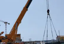 La Generalitat retira el buque semihundido Oceander del puerto de Burriana
