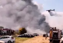 Tres aeronaus i diverses dotacions terrestres lluiten contra un incendi al costat de zones habitades a Peníscola Tres aeronaus participen en l'extinció d'un incendi originat per un vehicle a Peníscola