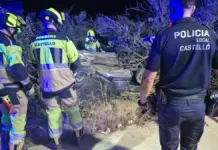 Un jove de 25 anys mor i una dona resulta ferida després de bolcar un cotxe a Castelló