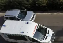 Dos heridos por asta de toro en el encierro de La Vall d’Uixó, uno de ellos concejal Ambulancia en una imagen de archivo relacionada con un encierro en La Vall d’Uixó